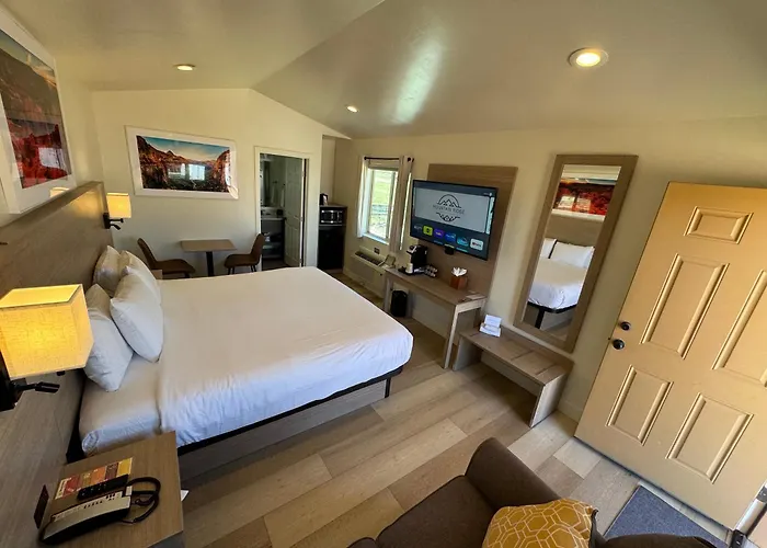 Mountain Ridge Cabins & Lodging Between Bryce And Zion National Park